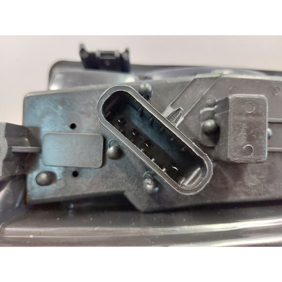 Left Tail Light for 1988-1999 Chevy GMC Cadillac GM080-B0002 Replacement - Picture 13 of 14